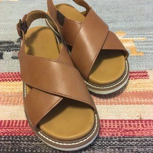Women's 6.5 (US) KEEN Lana Cross Strap Sandal--New Without Box